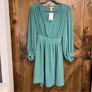 NWT H&M Green dress with tie-back waist Size Medium